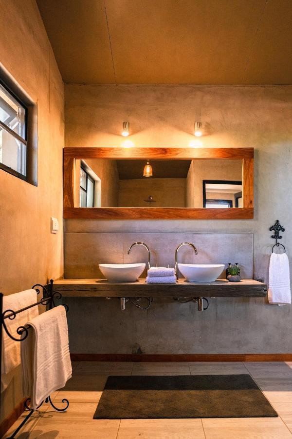 Kifaru Luxury Lodge Outjo Zewnętrze zdjęcie